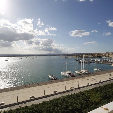 Ortigia Camere Con Vista Da Giulio B&B Syracuse Bagian luar foto