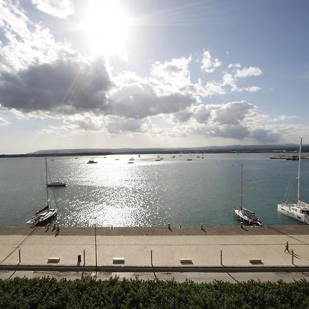 Ortigia Camere Con Vista Da Giulio B&B Syracuse Bagian luar foto