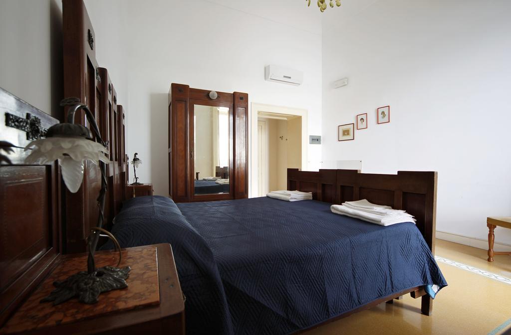 Ortigia Camere Con Vista Da Giulio B&B Syracuse Bagian luar foto