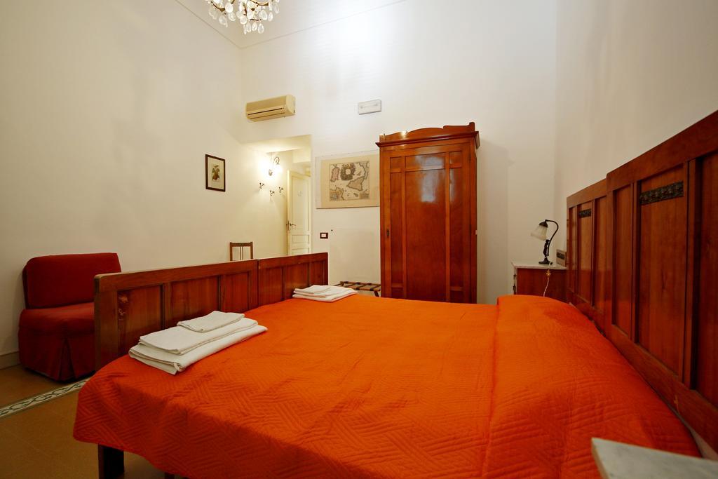 Ortigia Camere Con Vista Da Giulio B&B Syracuse Bagian luar foto
