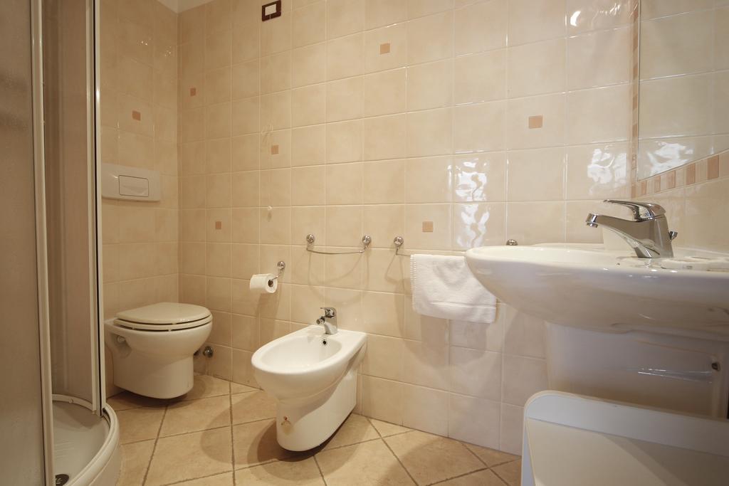 Ortigia Camere Con Vista Da Giulio B&B Syracuse Bagian luar foto