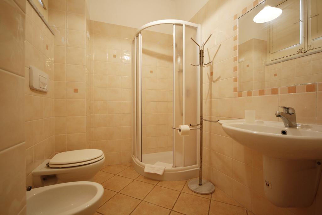 Ortigia Camere Con Vista Da Giulio B&B Syracuse Bagian luar foto