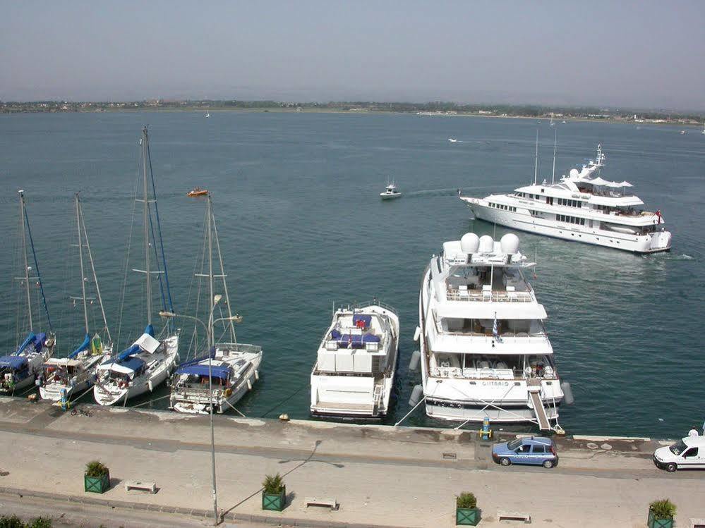 Ortigia Camere Con Vista Da Giulio B&B Syracuse Bagian luar foto