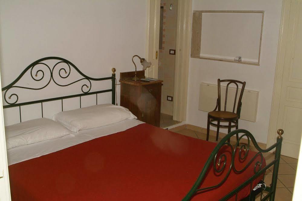 Ortigia Camere Con Vista Da Giulio B&B Syracuse Bagian luar foto