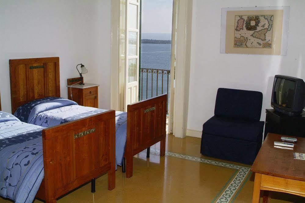 Ortigia Camere Con Vista Da Giulio B&B Syracuse Bagian luar foto